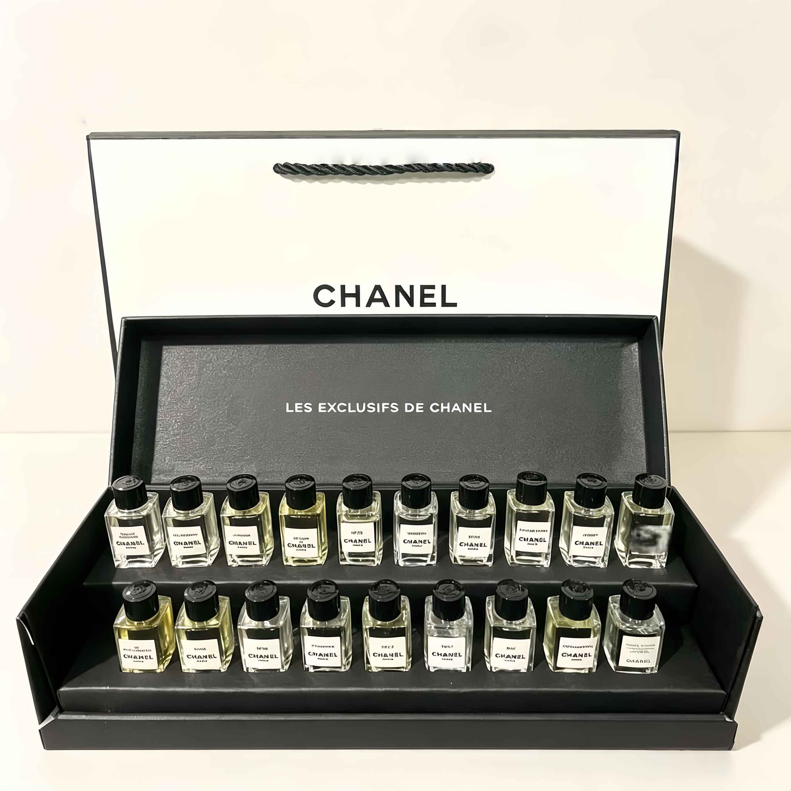 CHANEL LES EXCLUSIFS DE CHANEL 19-Piece Set