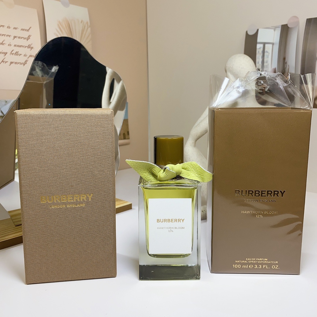 Burberry Signatures Hawthorn Bloom  100ml